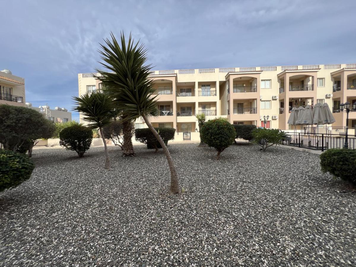Royal-Seacrest Paphos-Center Vip Apartment Ngoại thất bức ảnh