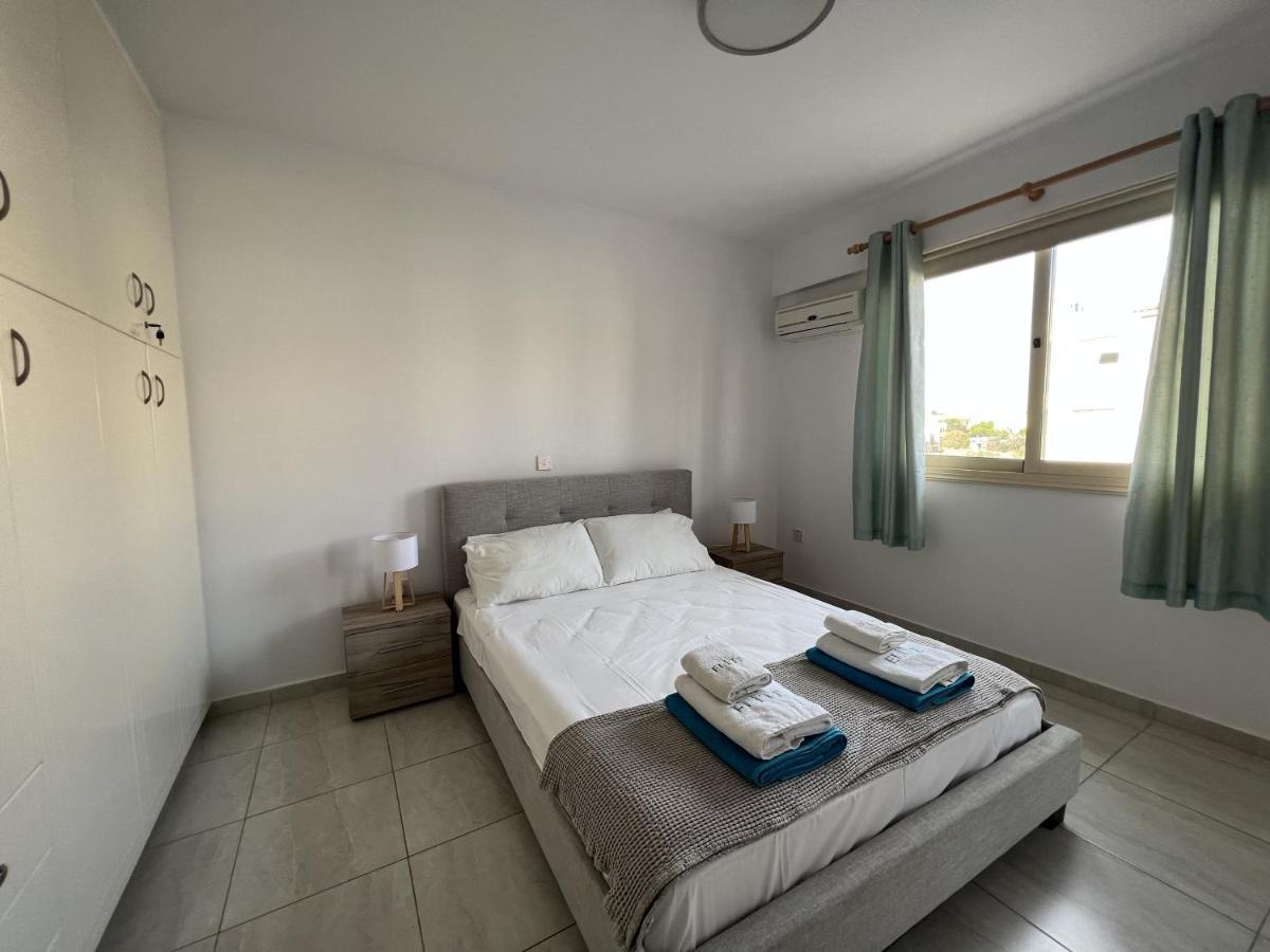 Royal-Seacrest Paphos-Center Vip Apartment Ngoại thất bức ảnh
