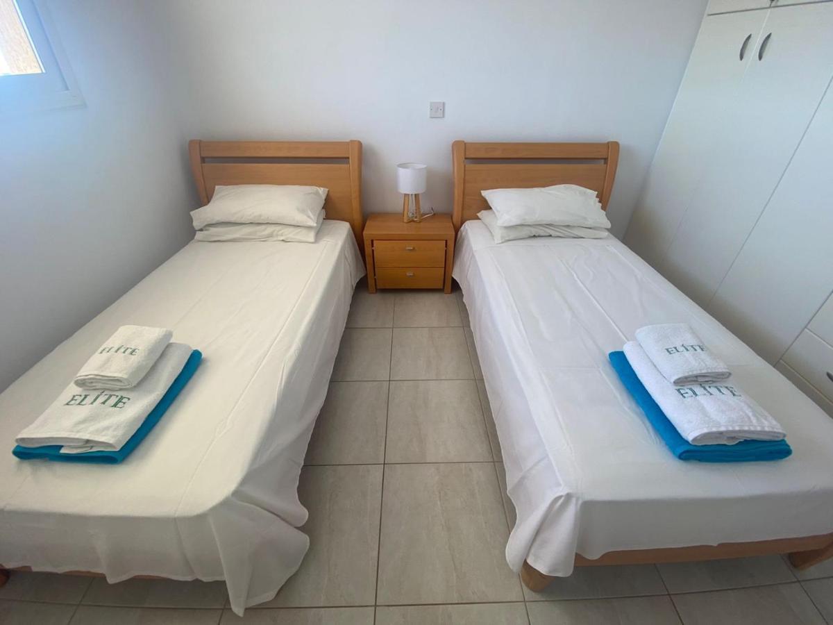 Royal-Seacrest Paphos-Center Vip Apartment Ngoại thất bức ảnh