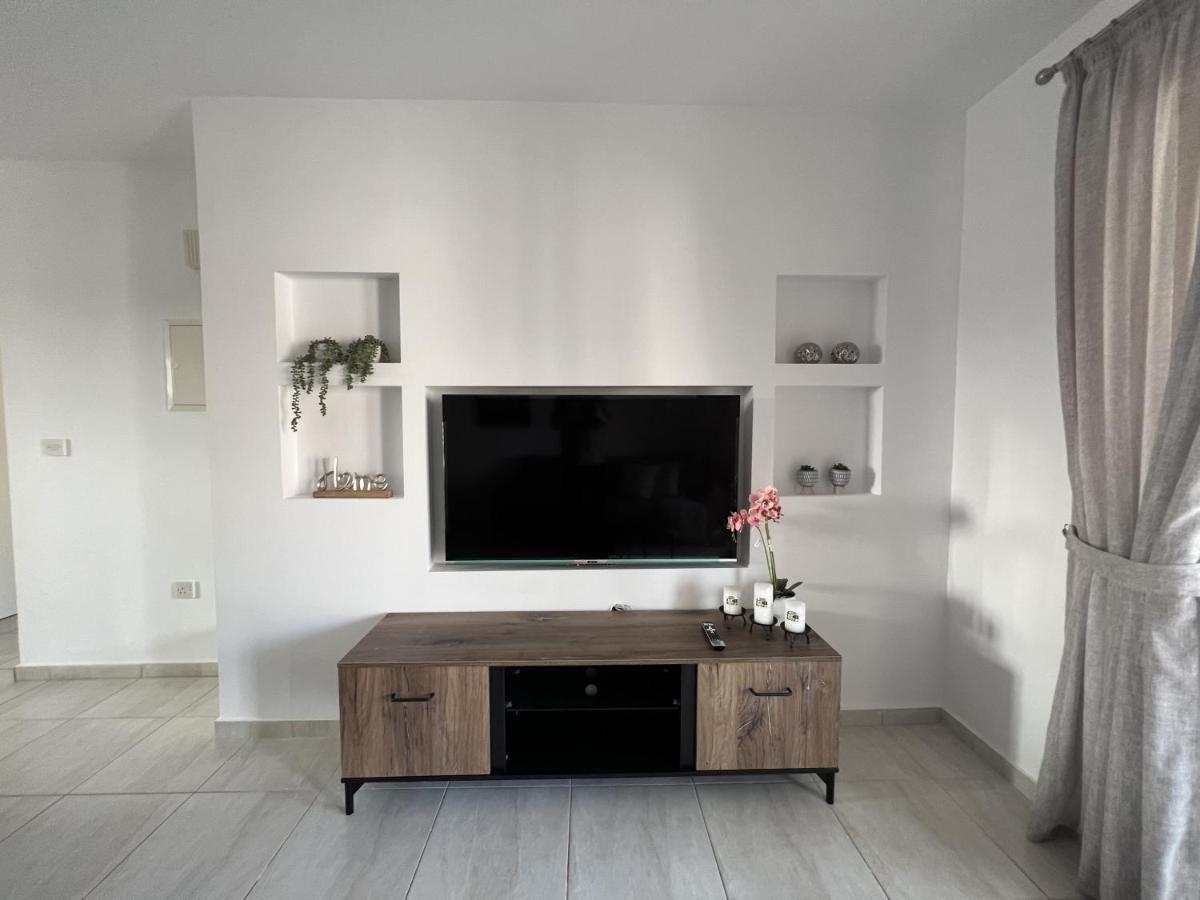 Royal-Seacrest Paphos-Center Vip Apartment Ngoại thất bức ảnh