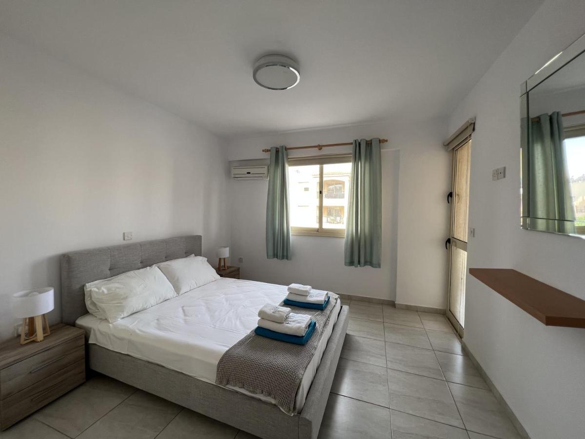 Royal-Seacrest Paphos-Center Vip Apartment Ngoại thất bức ảnh