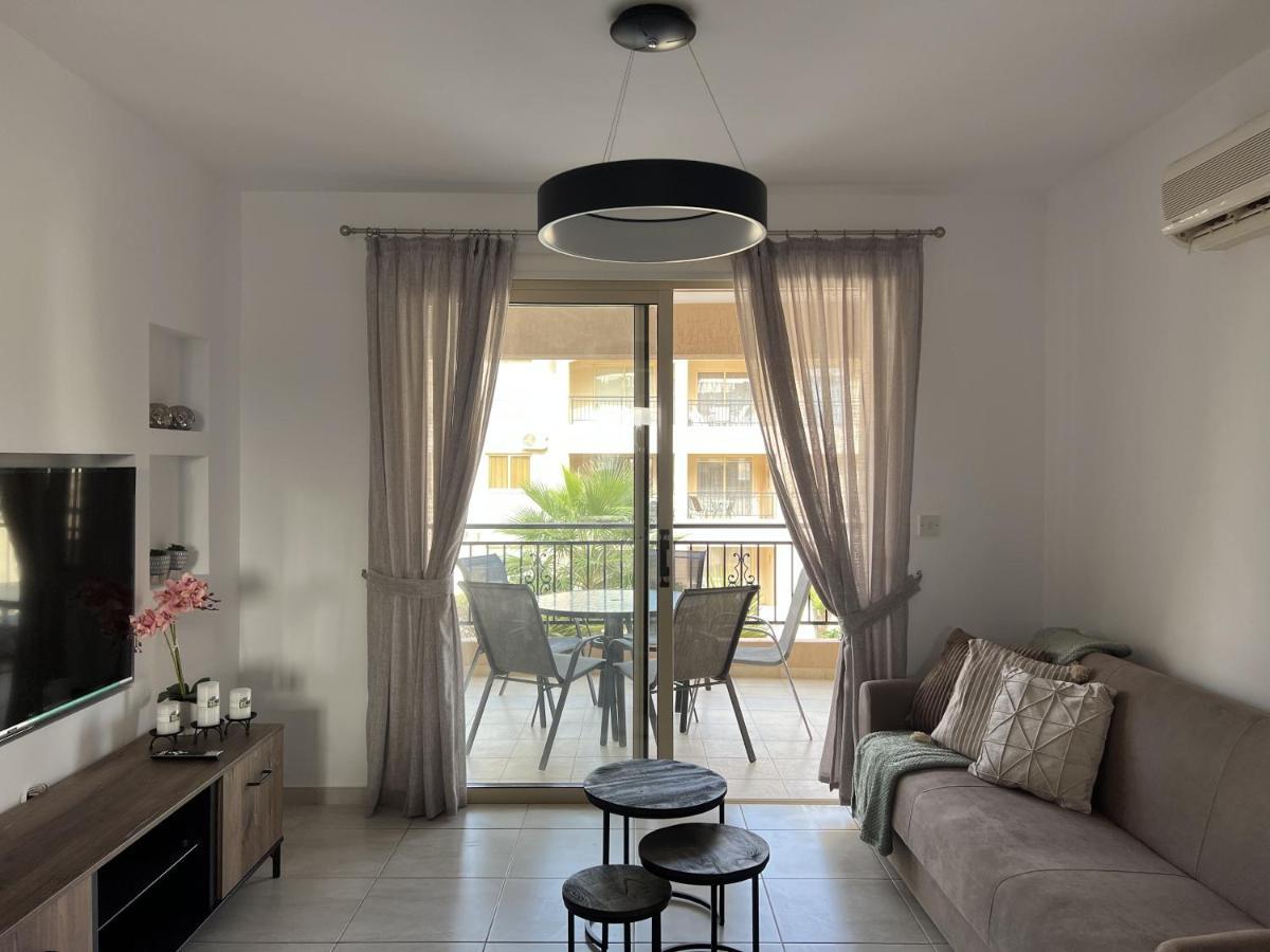 Royal-Seacrest Paphos-Center Vip Apartment Ngoại thất bức ảnh