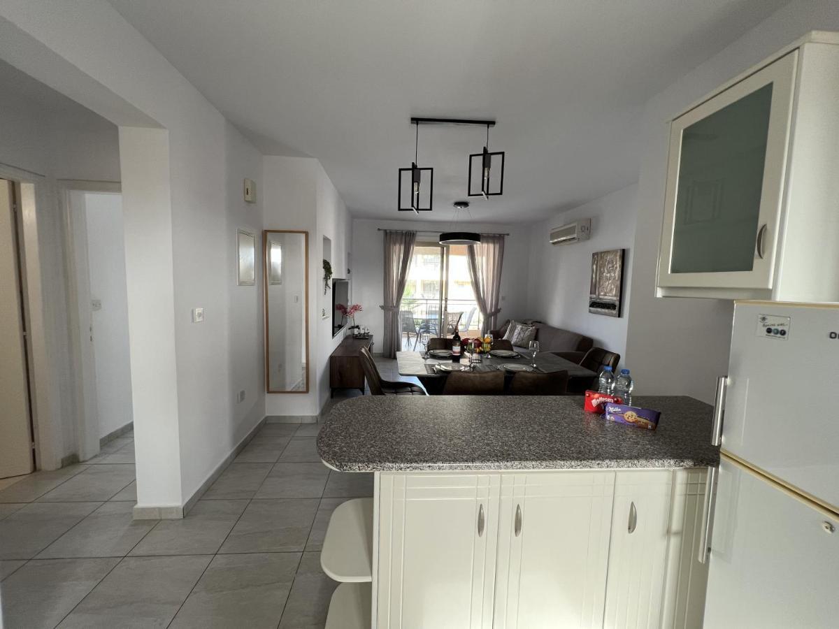 Royal-Seacrest Paphos-Center Vip Apartment Ngoại thất bức ảnh