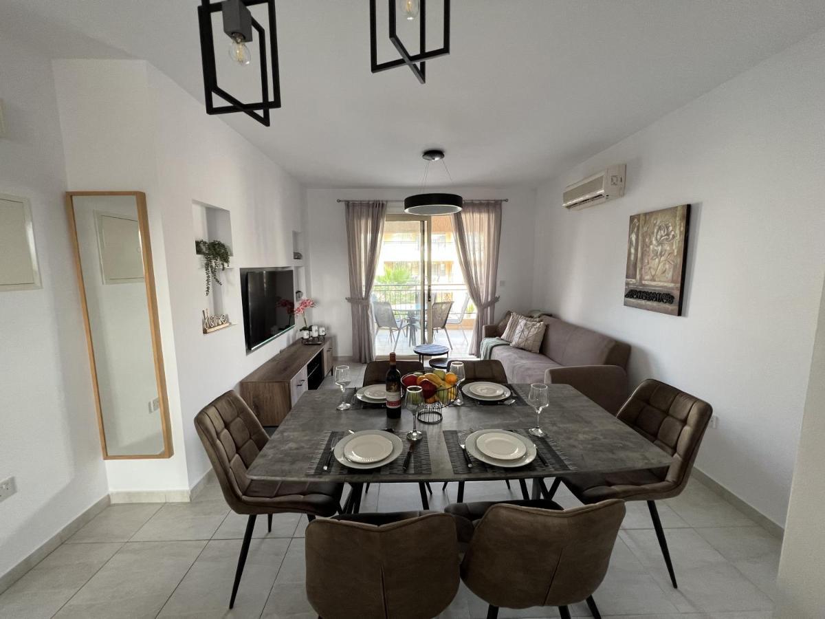 Royal-Seacrest Paphos-Center Vip Apartment Ngoại thất bức ảnh