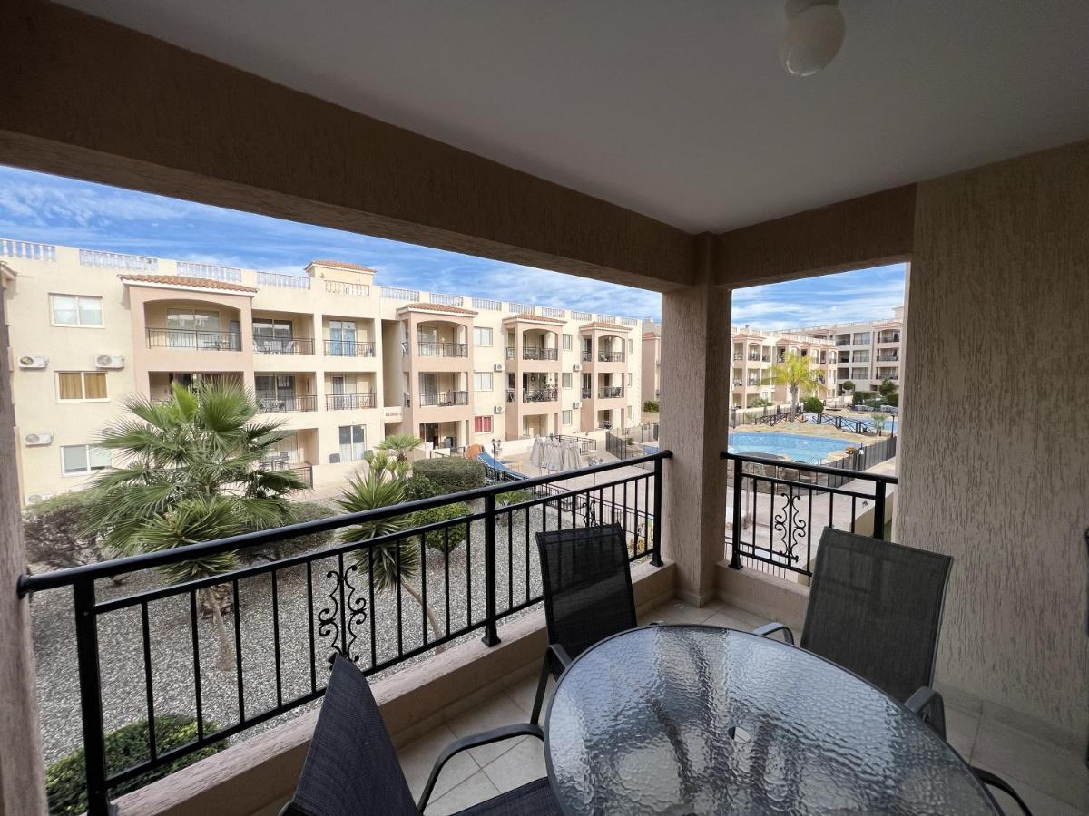 Royal-Seacrest Paphos-Center Vip Apartment Ngoại thất bức ảnh