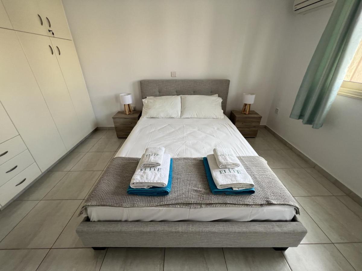 Royal-Seacrest Paphos-Center Vip Apartment Ngoại thất bức ảnh
